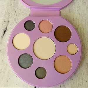 Clinique Indulge In Color Eyeshadow Palette
